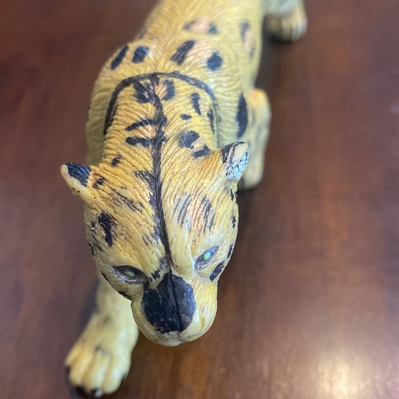 Plastic cheetah toy - Picture 4 of 6